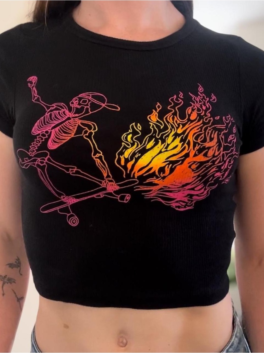 Obsessive Love Cropped Black S/S Graphic T-shirt Skeleton Skateboard. Sz L